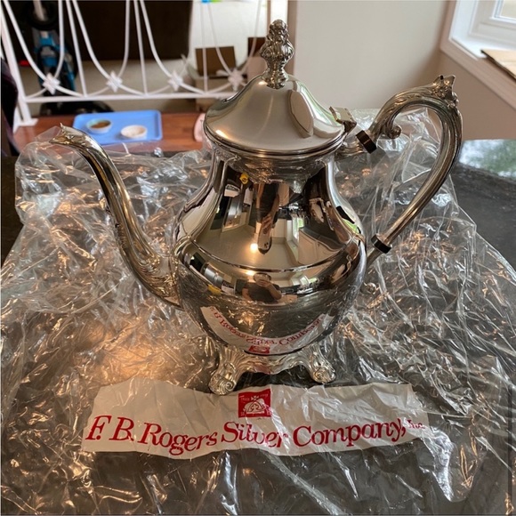 F B ROGERS SILVER TEA COFFEE POT - Picture 4 of 4